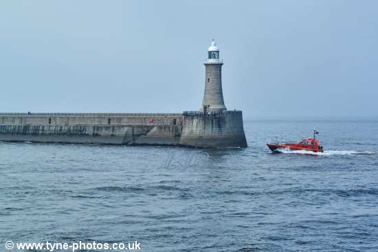 Tyne Pilot Boat Collingwood escorting the dredger Sand Falcon out to sea.