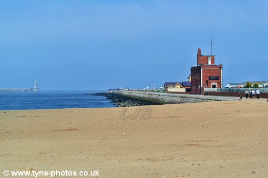The beach between the South Pier and Herd Groyne.