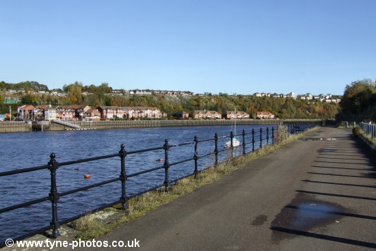 View looking down the River Tyne from Felling Shore.