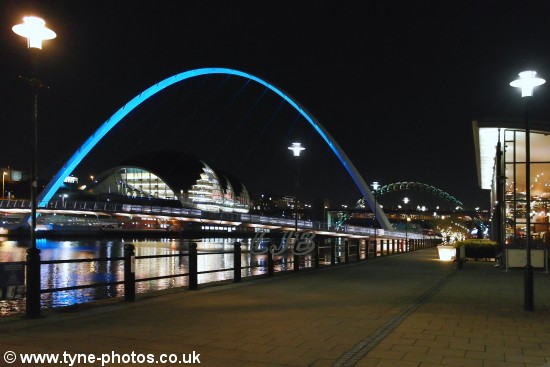 Gateshead Millennium Bridge seen from the Quayside beside the Pitcher and Piano Bar.