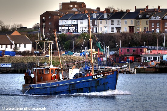 Fishing boat Kinloch sailing up the RiverTyne at sunset.