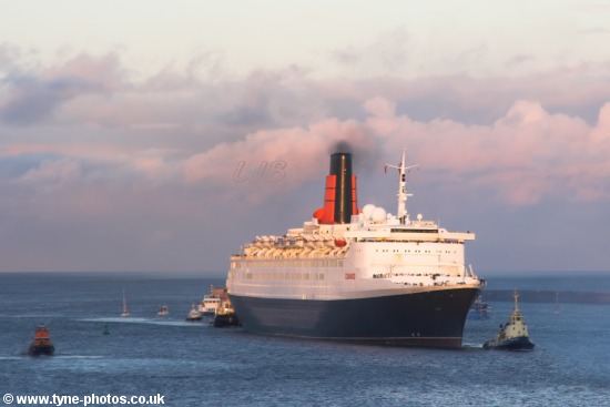 QE2 in the River Tyne.