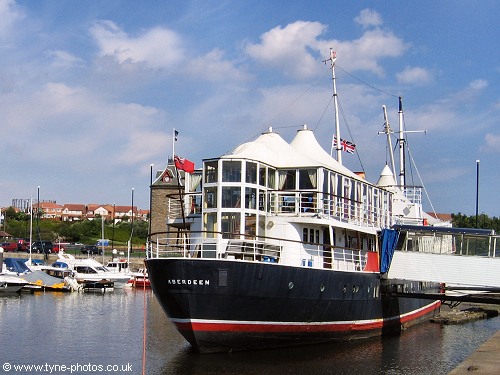 The Earl of Zetland - floating restaurant and bar.