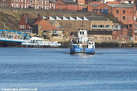 Shields Ferry, Pride of the Tyne approaching North Shields.