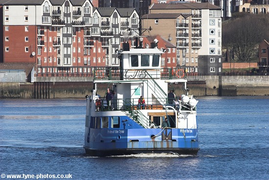 Shields Ferry, Pride of the Tyne approaching North Shields.