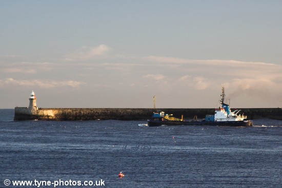 Approaching South Shields Lighthouse.