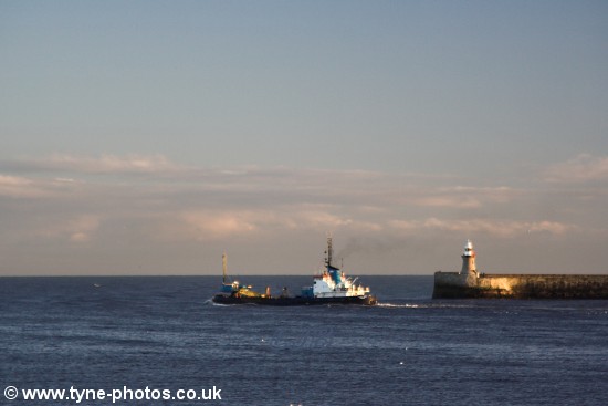 Approaching South Shields Lighthouse.