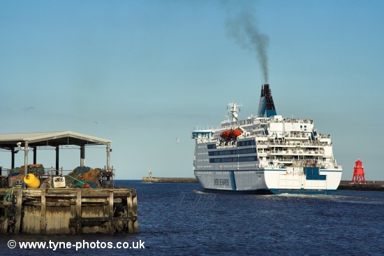Car and Passenger Ferry - King of Scandinavia passing Herd Groyne.
