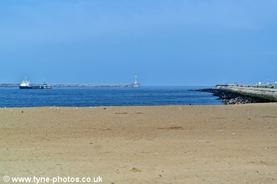 The beach between the South Pier and Herd Groyne.