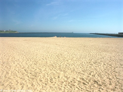 The beach between the South Pier and Herd Groyne.